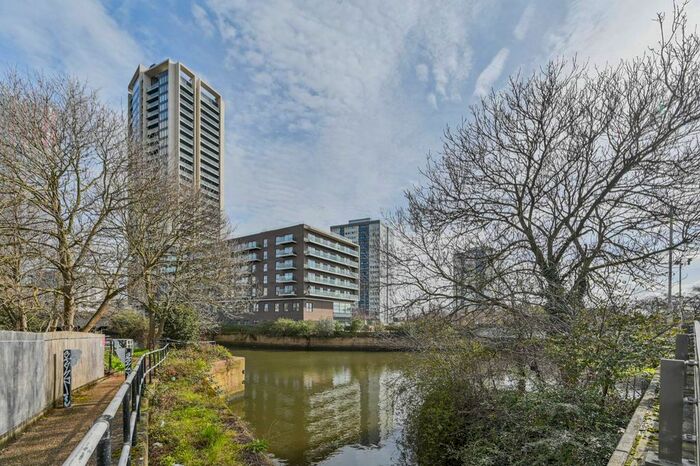 2 Bedroom Flat To Rent In River Heights, Stratford, London, E15