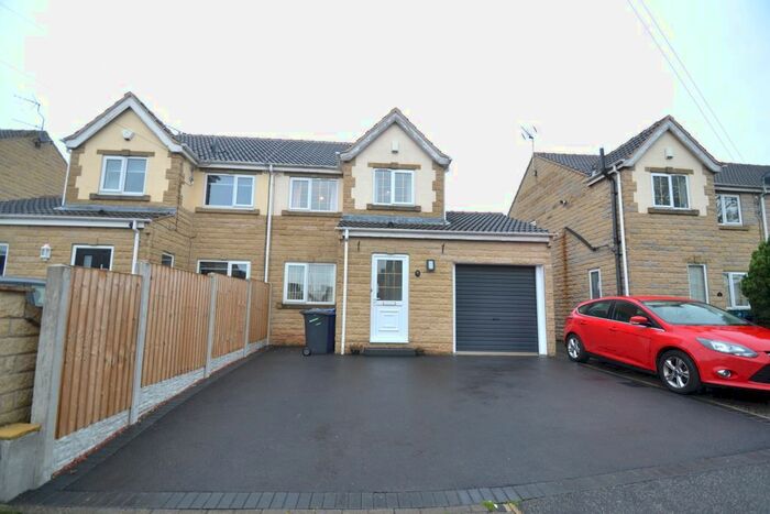 3 Bedroom Semi-Detached House To Rent In Peakstone Close, Balby, Doncaster DN4