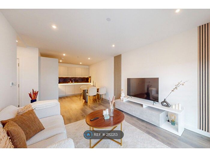 2 Bedroom Flat To Rent In Streamdale Road, London, W3