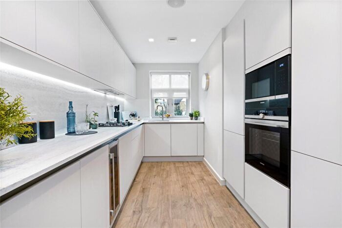 4 Bedroom House To Rent In Thames Street, Weybridge, KT13