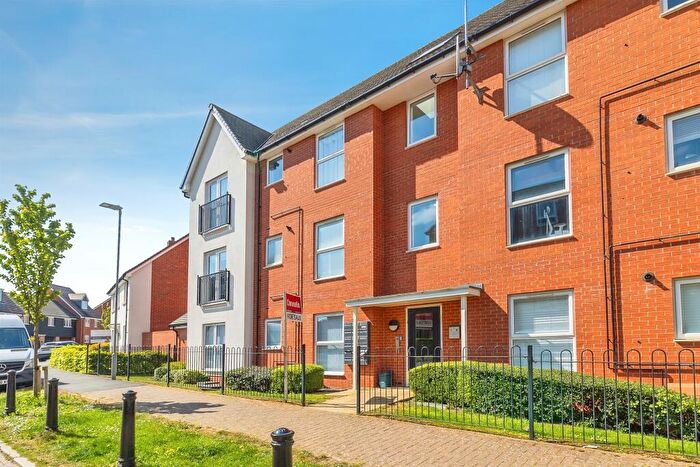2 Bedroom Apartment For Sale In Galapagos Grove, Bletchley, Milton Keynes, MK3
