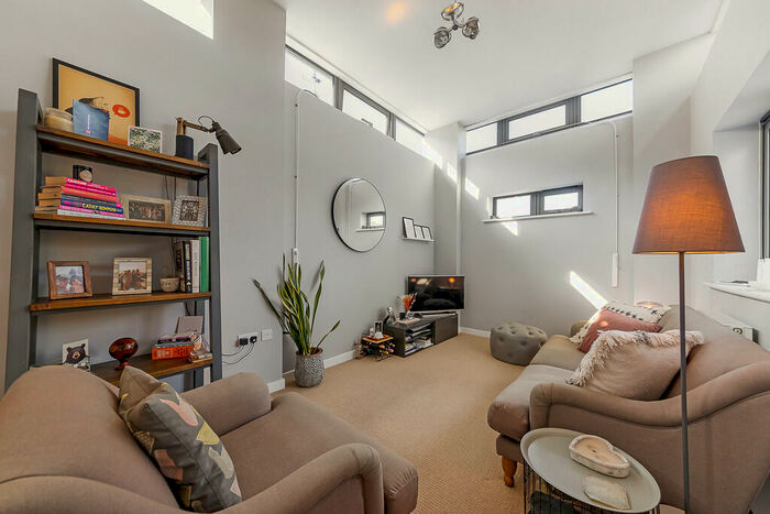 2 Bedroom Flat To Rent In Peckham Rye, London, SE15