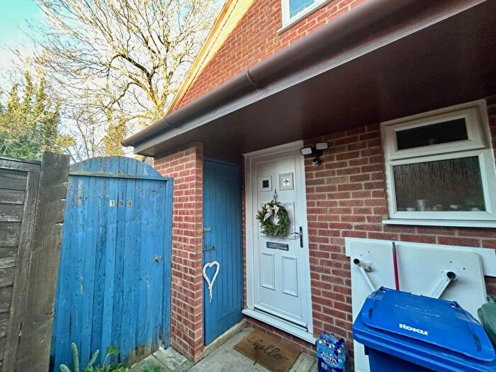 1 Bedroom Terraced House To Rent In West Street, OX16