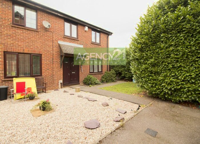 3 Bedroom Terraced House To Rent In Taunton Close, Ilford IG6