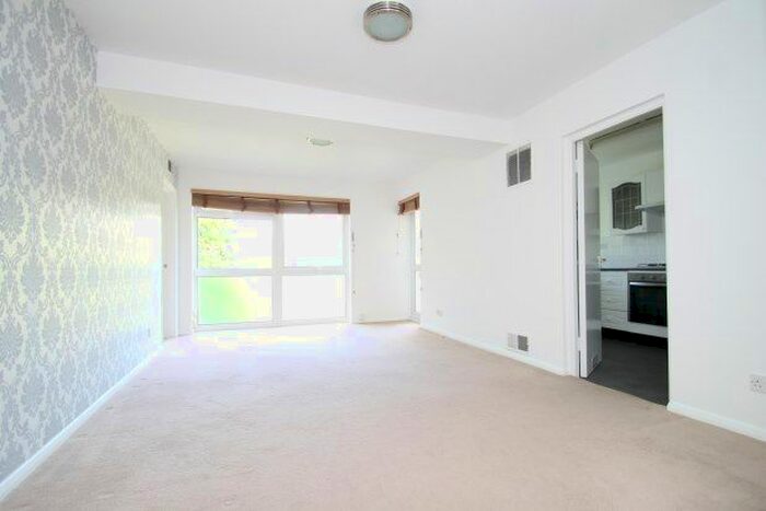 2 Bedroom Flat To Rent In Copers Cope Road, Beckenham, BR3