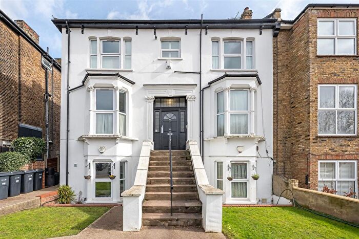 1 Bedroom Flat For Sale In Hermon Hill, Wanstead, E11