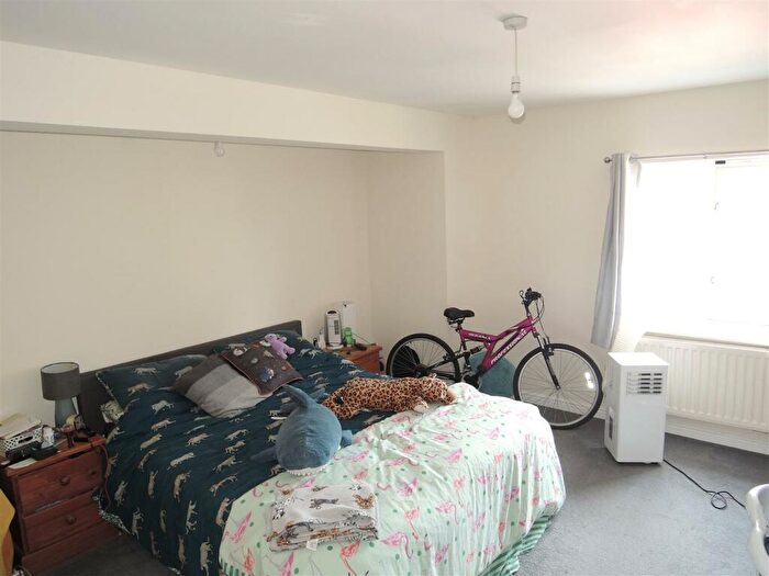 2 Bedroom Flat For Sale In Circular Road South, Colchester, CO2