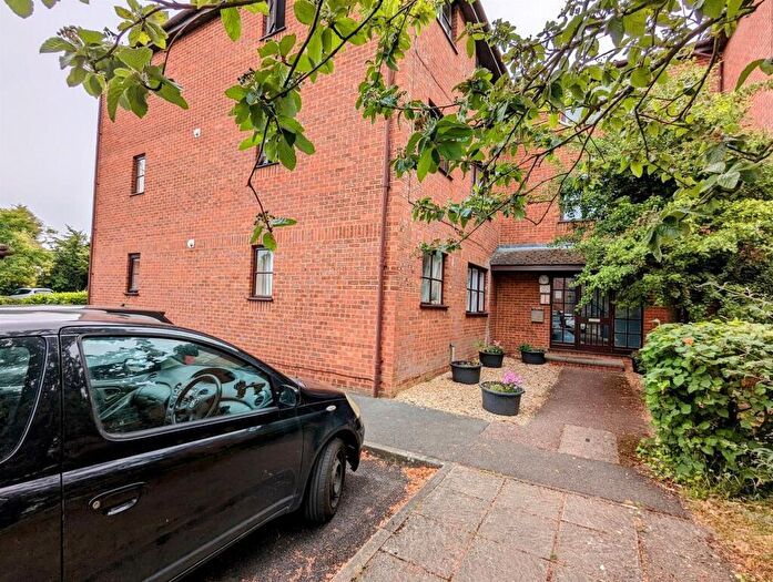 1 Bedroom Flat For Sale In Cranbrook, Woburn Sands, Milton Keynes, MK17