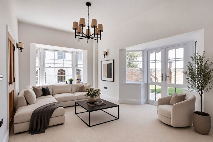 3 Bedroom End Of Terrace House For Sale In Mellinges Close, West Malling, ME19