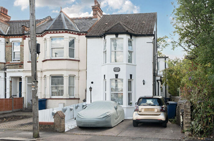 1 Bedroom Apartment For Sale In Victoria Road, New Barnet, EN4