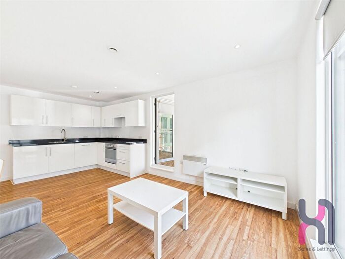 2 Bedroom Flat To Rent In The Exchange, Elmira Way, Salford Quays, Manchester, M5