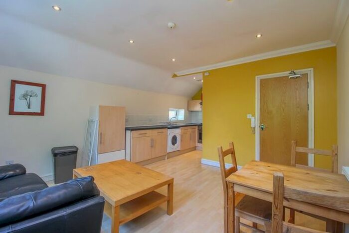 2 Bedroom Flat To Rent In Richmond Road, Roath, Cardiff, CF24