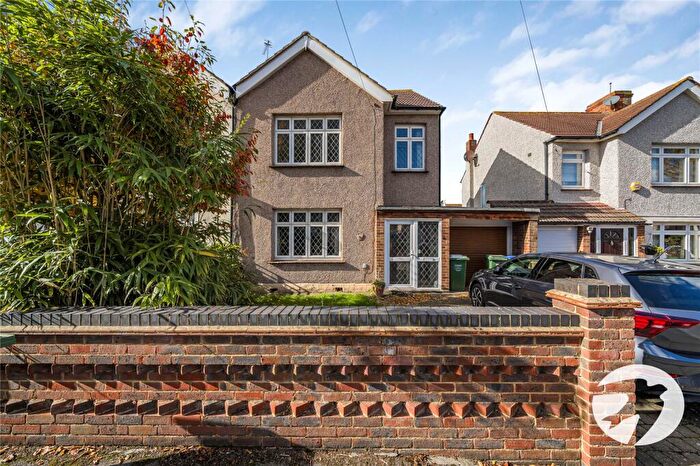 3 Bedroom Semi-Detached House For Sale In Awliscombe Road, Welling, Kent, DA16