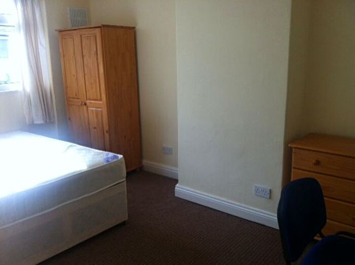 4 Bedroom Property To Rent In Royal Park Avenue, Hyde Park, Leeds, LS6