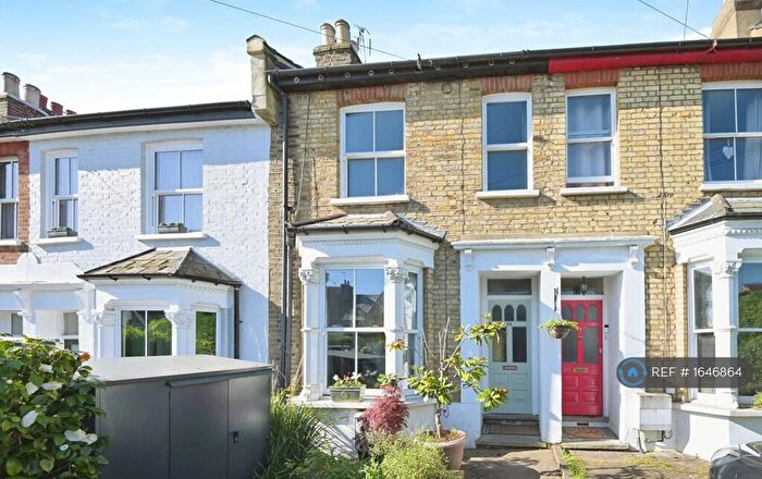 4 Bedroom Terraced House To Rent In Gordon Hill, Enfield, EN2