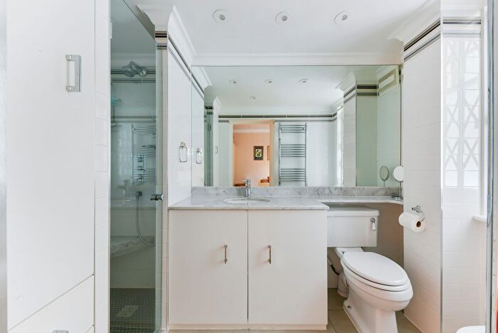 3 Bedroom Flat To Rent In The Orchard, W4
