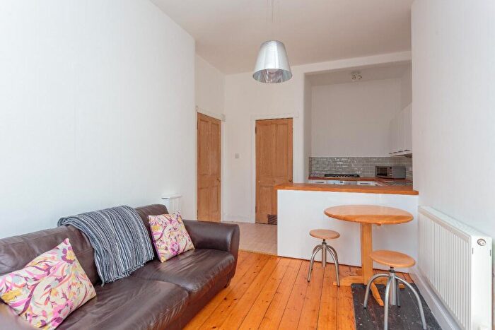 2 Bedroom Flat To Rent In Comely Bank Street, Edinburgh, EH4