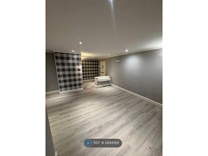 3 Bedroom Flat To Rent In Brook Lodge, London, NW11