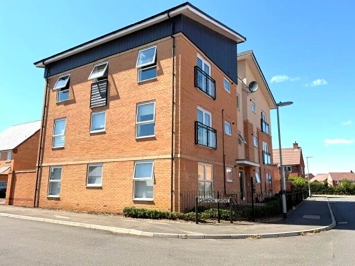 2 Bedroom Apartment For Sale In Tavener Drive, Biggleswade, SG18