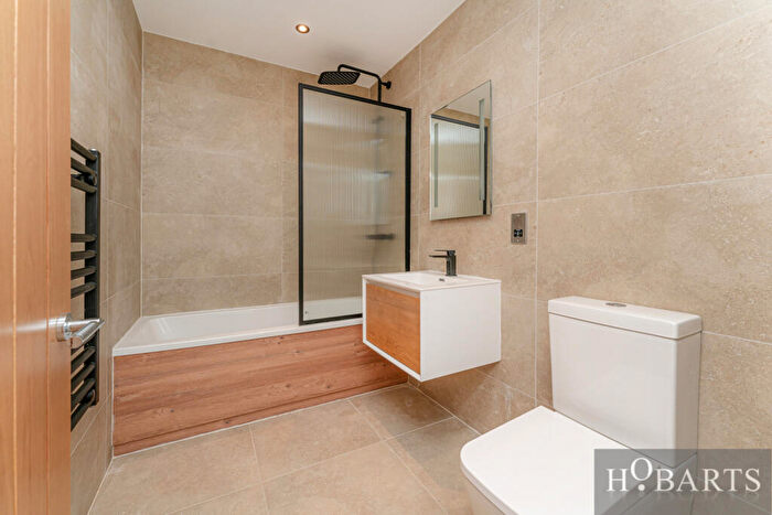 2 Bedroom Flat For Sale In Flat, Eastern Escape House, Dagmar Road, N4