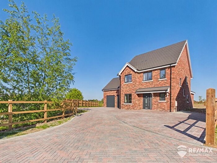 5 Bedroom Detached House For Sale In Oakley Gardens, Little Oakley, Harwich, CO12
