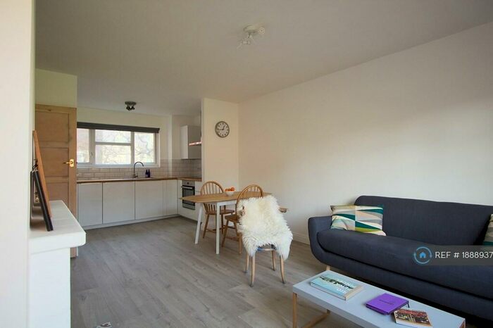 1 Bedroom Flat To Rent In Royal Oak Court, London, N1