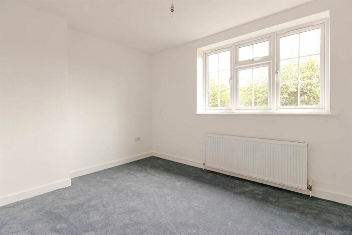 2 Bedroom End Of Terrace House To Rent In Manor Farm Drive, Chingford, E4