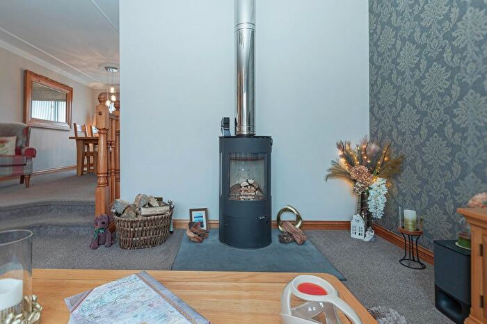 2 Bedroom Detached Bungalow For Sale In Curling Knowe, Crossgates, Cowdenbeath, KY4