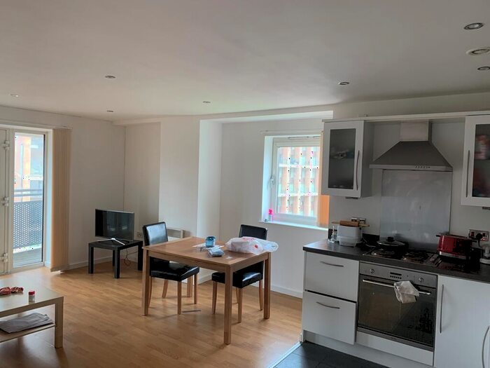 2 Bedroom Apartment To Rent In Masshouse Large Corner Bed With Balcony, B5