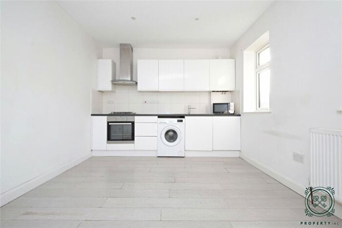 2 Bedroom Apartment To Rent In Fotheringham Road, Enfield, EN1