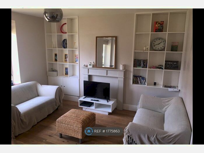 2 Bedroom Flat To Rent In Douglas House, London, SW15