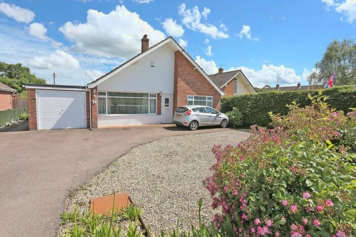3 Bedroom Detached Bungalow For Sale In High Road, Beighton, Norwich, NR13