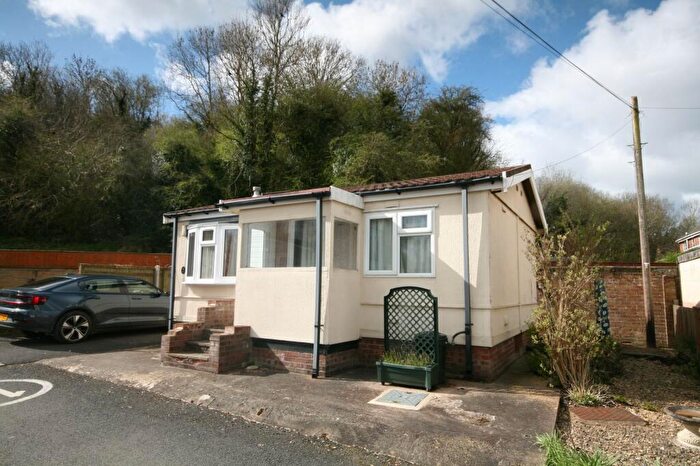 2 Bedroom Park Home For Sale In Littleworth Park, Littleworth, OX33