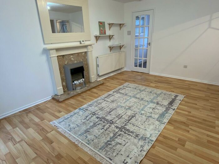 2 Bedroom Flat To Rent In Kelsey Gardens, Bessacarr, DN4