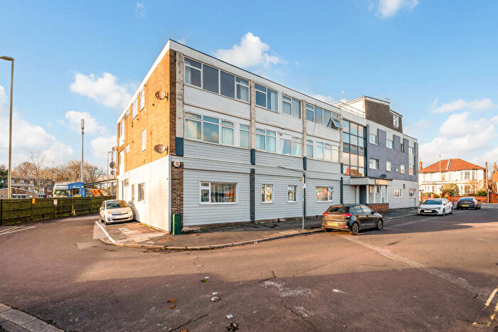 2 Bedroom Flat For Sale In Delme Court, Fareham, PO16