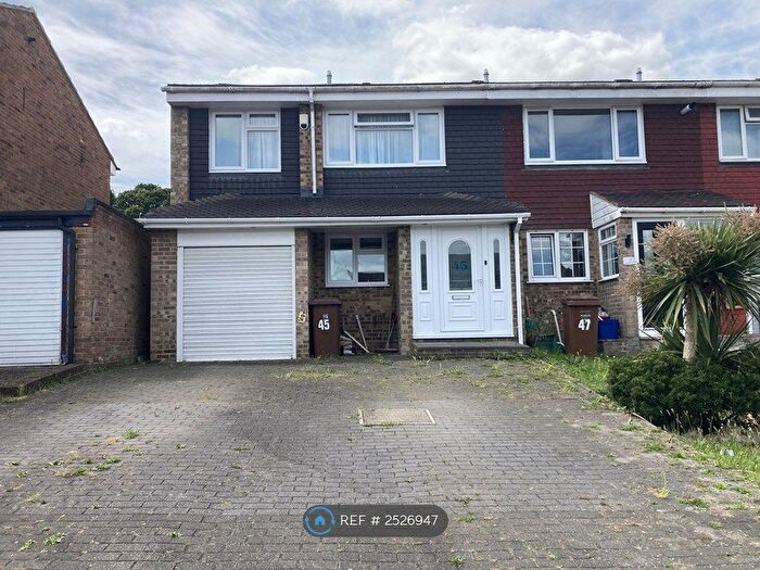 4 Bedroom End Of Terrace House To Rent In Tatler Close, Chatham, ME5