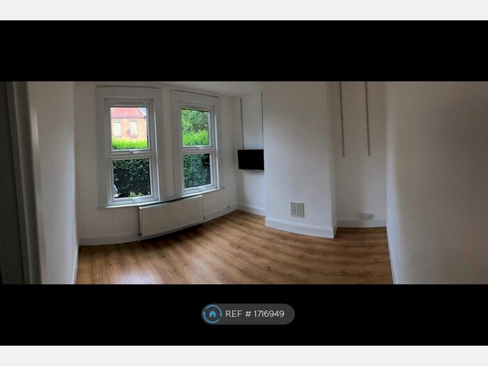 2 Bedroom Maisonette To Rent In Hitcham Road, London, E17