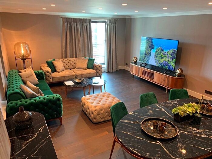 2 Bedroom Flat To Rent In Pembroke Road, London, W8