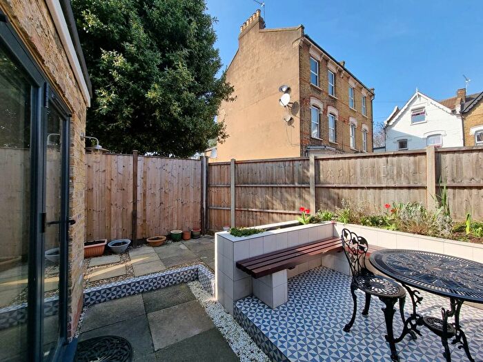 2 Bedroom Flat To Rent In Courcy Road, Turnpike Lane, N8