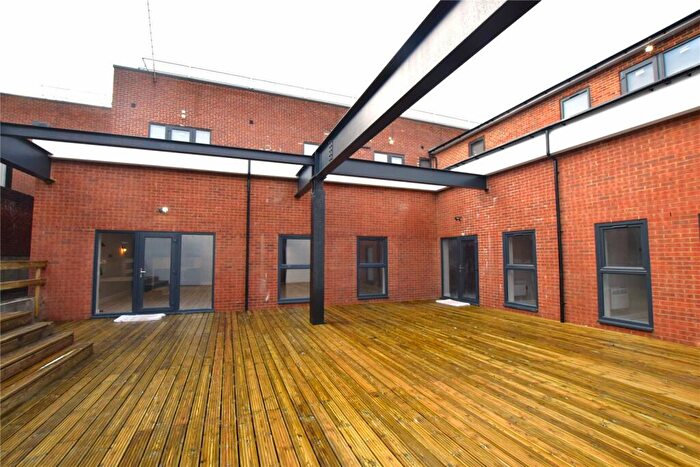 2 Bedroom Apartment To Rent In High Street, Alton, Hampshire, GU34