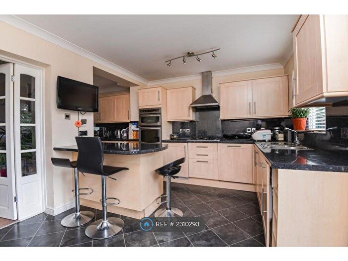 3 Bedroom End Of Terrace House To Rent In Anthony Road, Welling, DA16