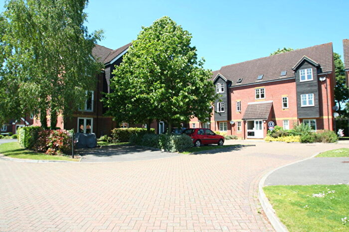 2 Bedroom Flat To Rent In Gould Close, Newbury, RG14