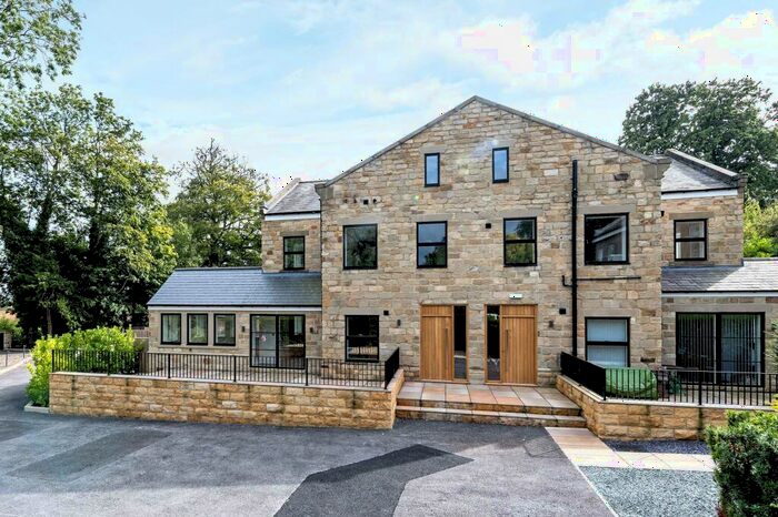 2 Bedroom Flat To Rent In Linton Mews, Sickllinghall Road, Wetherby, Uk, LS22