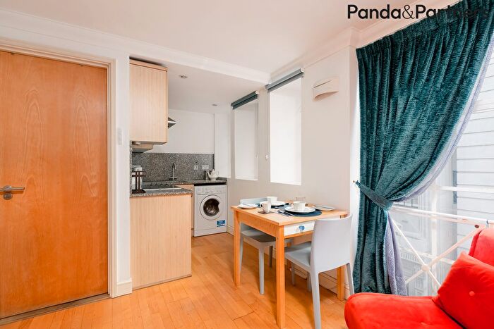 1 Bedroom Flat To Rent In Trinity Square, EC3N