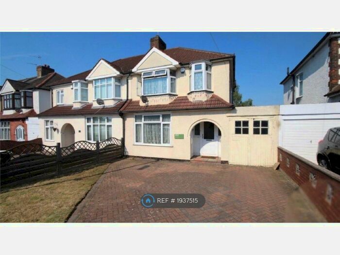 3 Bedroom Semi-Detached House To Rent In Westwood Lane, Welling, DA16
