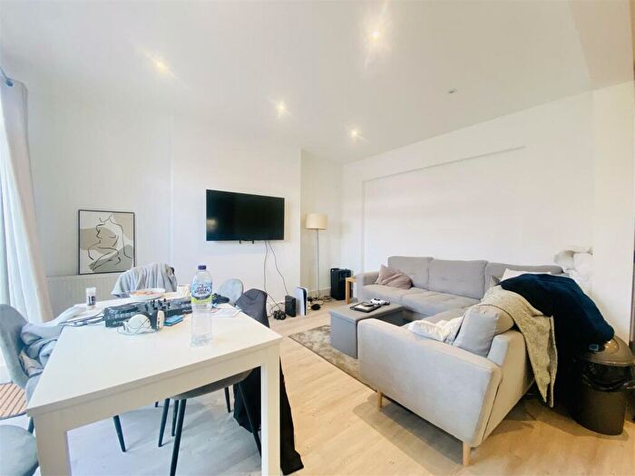 6 Bedroom House To Rent In Derby Road, Nottingham, NG7