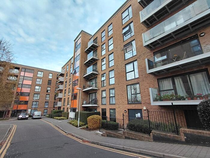 2 Bedroom Flat To Rent In Aquarius Court, Edgware, London, HA8