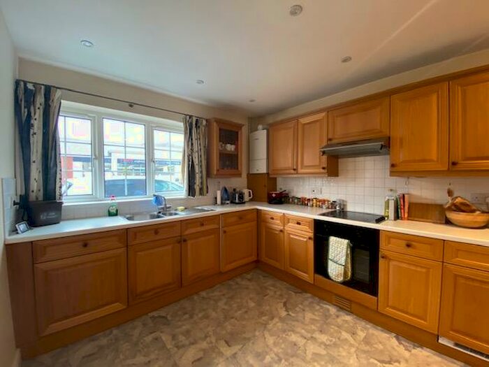 2 Bedroom Maisonette To Rent In Erw Gron, Bethesda, LL57