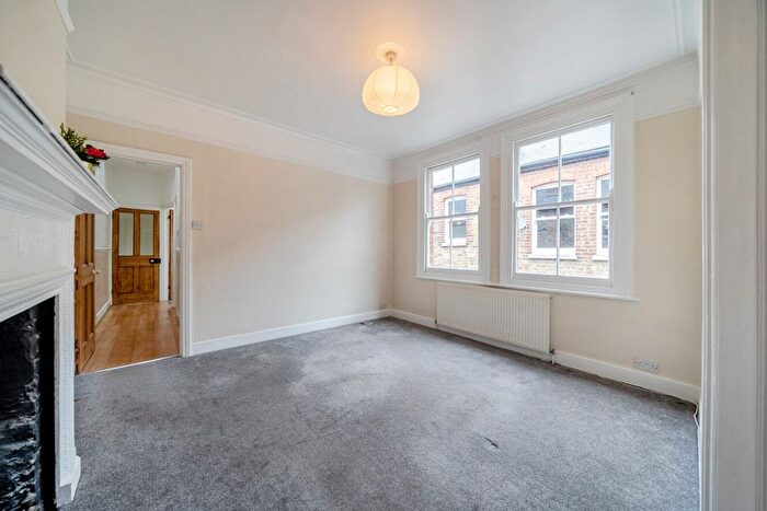 3 Bedroom Maisonette For Sale In Harborough Road, Streatham, London, SW16