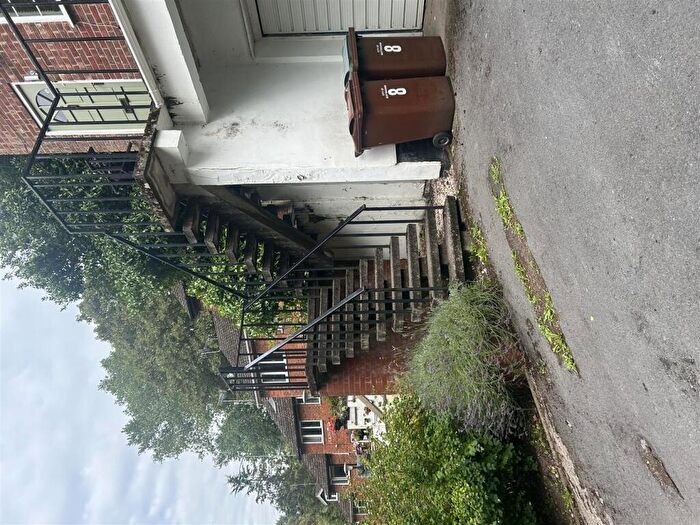 2 Bedroom Flat To Rent In Elm Bank Drive, Nottingham, NG3